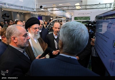 Ayatollah Khamenei Visits Exhibition of Iranian Products
