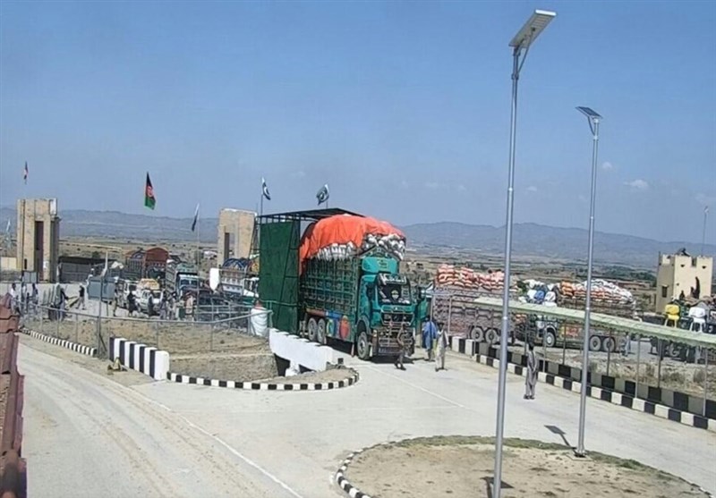 بازگشایی گذرگاه مرزی  انگور اده  بین افغانستان و پاکستان پس از سه ماه