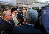 Leader Visits Exhibition of Iran’s Homegrown Products