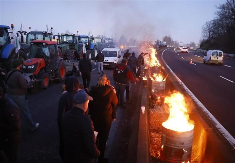 شعله‌ور شدن خشم کشاورزان فرانسوی علیه دولت ماکرون/ اعتراض‌ها به بلژیک هم کشیده شد