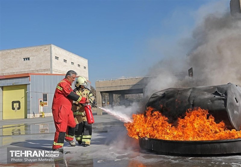 دوره تئوری، عملیاتی و آموزش اصول ایمنی و آتش‌نشانی ویژه خبرنگاران برگزار شد + تصاویر