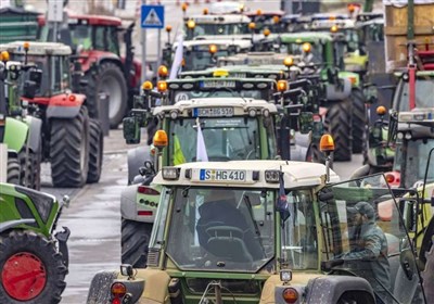  تداوم اعتراضات تراکتوری کشاورزان آلمانی در اشتوتگارت/ کشاورزان لهستان و رومانی هم اعتراض کردند 