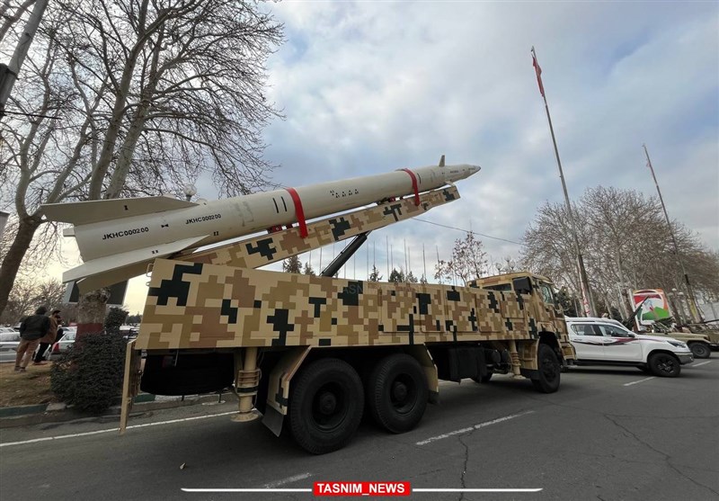 موشکهای بالستیک  خیبرشکن  و  قدر  در کنگره ۲۴هزار شهید تهران