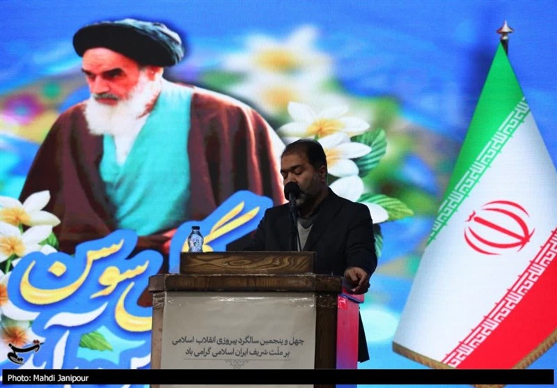 استاندار اصفهان: انقلاب امری مستمر و مداوم است+ تصاویر