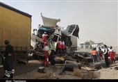 تصادف زنجیره‌ای در کرمان یک کشته و 4 مصدوم برجای گذاشت + عکس