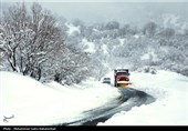 بارش سنگین برف در دلفان/ محورهای کوهستانی لرستان برفی است + فیلم