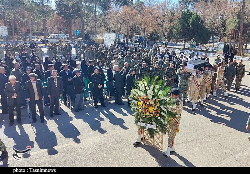 پیکر مادر شهید سرلشکر خلبان احمدی‌پورفرسنگی در کرمان تشییع شد + تصاویر
