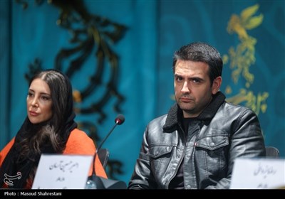 امیرحسین آرمان، بازیگر بهشت تبهکاران در نشست خبری پنجمین روز چهل و دومین جشنواره فیلم فجر