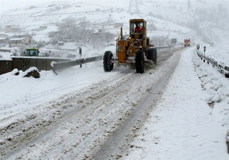 بارش برف سنگین راه 60 روستا در سوادکوه را مسدود کرد/ روستایی ‌که زیر برف دفن شد + فیلم