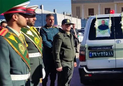  تشییع پیکر فرمانده یگان امداد شیراز در ‌حرم شاهچراغ/ پیکر شهید بازیار به رستم منتقل شد 