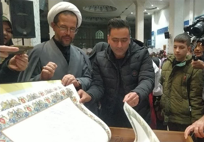 بزرگ‌ترین کتاب خطی نفیس بوستان سعدی به آستان شیخ صدوق (ره) اهدا شد + تصاویر‌