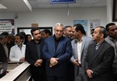 وزیر بهداشت‌‌‌ رئیس یک بیمارستان بیرجند ‌را حین بازدید عزل کرد + جزئیات