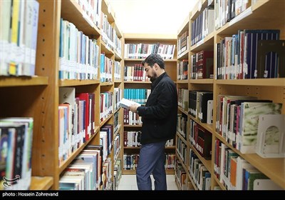 بازدید مهدی رمضانی، دبیرکل نهاد کتابخانه های عمومی کشور از کتابخانه عمومی علی ابن ابی طالب(ع) شهر درگهان قشم .