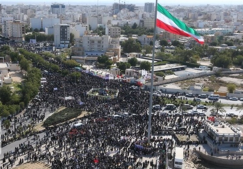 راهپیمایی 22 بهمن در بوشهر/ طنین فریاد مرگ بر آمریکا از کنار خلیج‌ فارس + فیلم و عکس