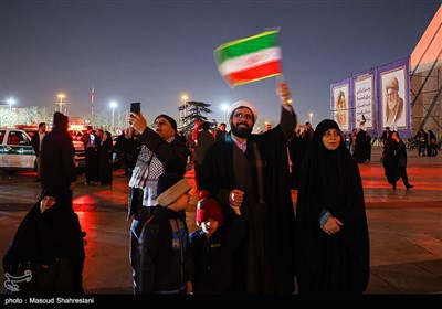 جشن پیروزی انقلاب اسلامی در برج آزادی