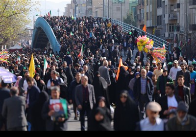  رفت و روب مسیر راهپیمایی ۲۲ بهمن بعد از پایان مراسم 