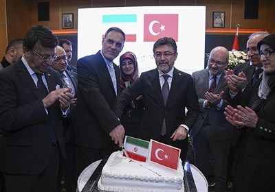  مراسم سالگرد پیروزی انقلاب اسلامی در ترکیه/وزیر کشاورزی ترکیه: ایران جایگاه مهمی در منطقه دارد 