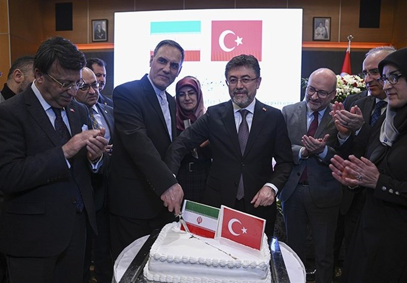 مراسم سالگرد پیروزی انقلاب اسلامی در ترکیه/وزیر کشاورزی ترکیه: ایران جایگاه مهمی در منطقه دارد