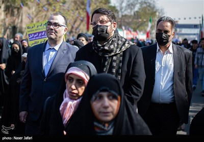 مهرداد بذرپاش وزیر راه و شهرسازی در مراسم راهپیمایی 22 بهمن 