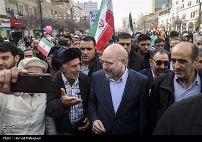 محمدباقر قالیباف رئیس مجلس شورای اسلامی در مراسم راهپیمایی 22 بهمن در مشهد