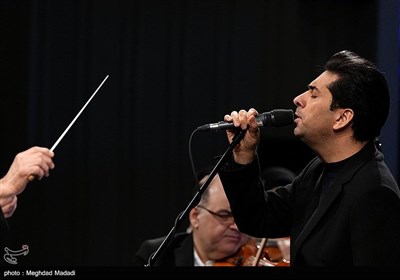 محمد معتمدی خواننده ارکستر ملی ایران