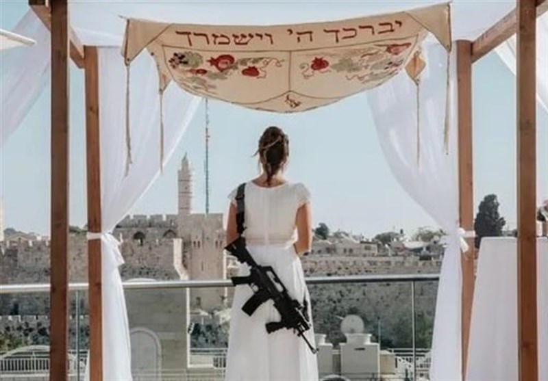 Доказательство военной природы сионистского общества; оружие как часть одежды израильтян + фотографии