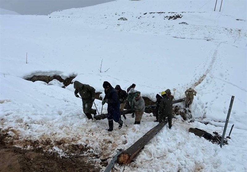 بازگشت روشنایی به همه  روستاهای مریوان/ روند تعمیر شبکه های برق سقز و دیواندره ادامه دارد