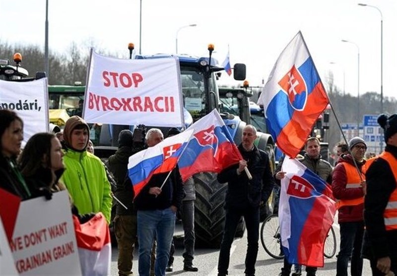 Czech, Slovak Farmers Block Borders in Protest