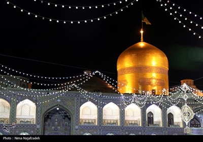 Pilgrims Celebrate Birthday of Imam Mahdi (AS) in Mashhad