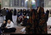 Pilgrims Celebrate Birthday of Imam Mahdi (AS) in Mashhad
