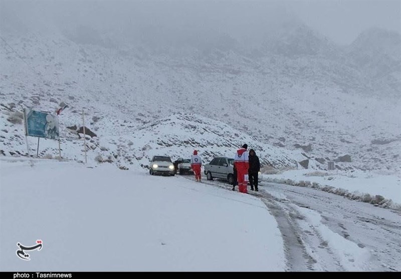 امدادرسانی هلال احمر کرمان به بیش از 1300 نفر حادثه دیده در برف و کولاک + تصویر