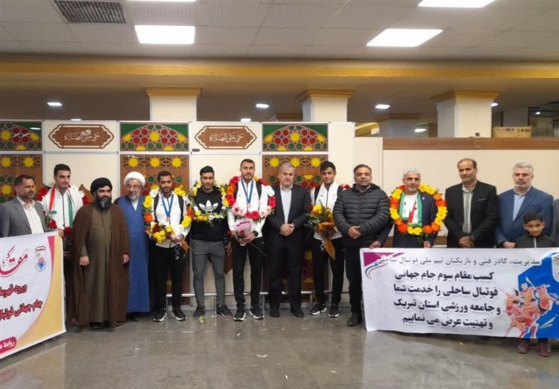استقبال از بازیکنان بوشهری عضو تیم ملی فوتبال ساحلی ایران + تصویر