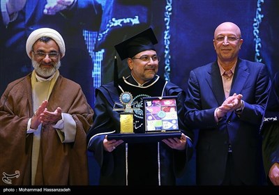 اعطای نشان ویژه استاد ممتازی دانشگاه تهران