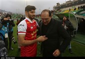 دیدار فوتبال تیم های ذوب آهن اصفهان و پرسپولیس تهران