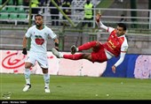 دیدار فوتبال تیم های ذوب آهن اصفهان و پرسپولیس تهران