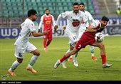 دیدار فوتبال تیم های ذوب آهن اصفهان و پرسپولیس تهران