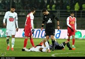 دیدار فوتبال تیم های ذوب آهن اصفهان و پرسپولیس تهران