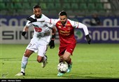 دیدار فوتبال تیم های ذوب آهن اصفهان و پرسپولیس تهران