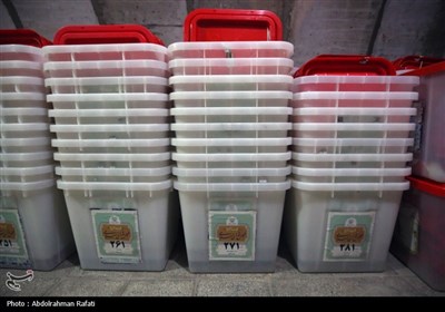 آماده سازی صندوق های اخذ رای در همدان