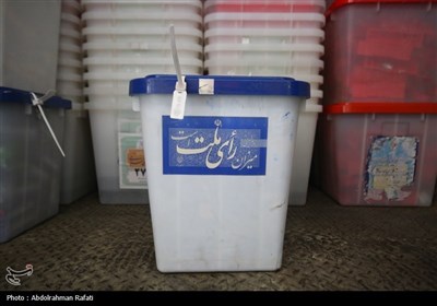 آماده سازی صندوق های اخذ رای در همدان 