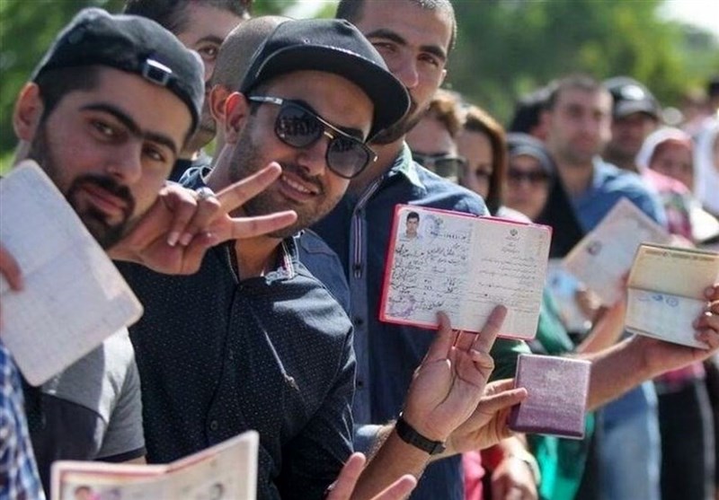 زنگ انتخابات در لرستان به صدا درآمد/ حضور سحرگاهی مردم در پای صندوق‌های رأی +‌ فیلم