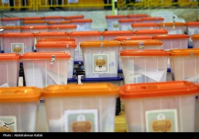 انتقال صندوقها و تعرفه های رای به محل شعب اخذ رای-همدان