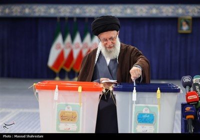 Ayatollah Khamenei Casts Vote in Early Minutes of Voting in Iran