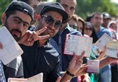 اردبیلی‌ها برای رأی دادن به صف شدند/ ازدحام مردم در شعب أخذ رأی + فیلم