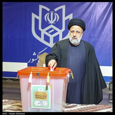 الرئيس الإيراني يشارك في الانتخابات البرلمانية وخبراء القيادة