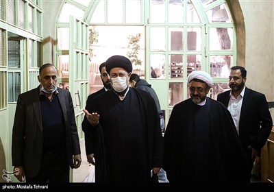 الانتخابات البرلمانية الإيرانية في حسينية جماران