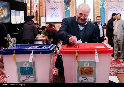 رئيس البرلمان الإيراني يقترع في الانتخابات