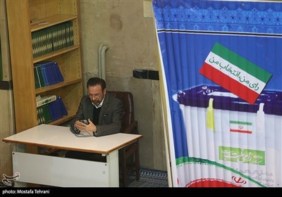 حضور محمود واعظی در حسینیه جماران پای صندوق رای