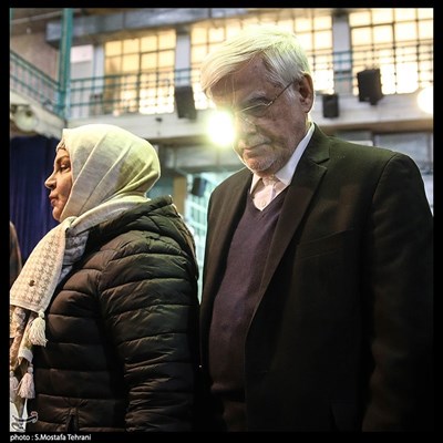 حضور محمدرضا عارف، عضو حقیقی مجمع تشخیص مصلحت نظام و همسرش در حسینیه جماران پای صندوق رای