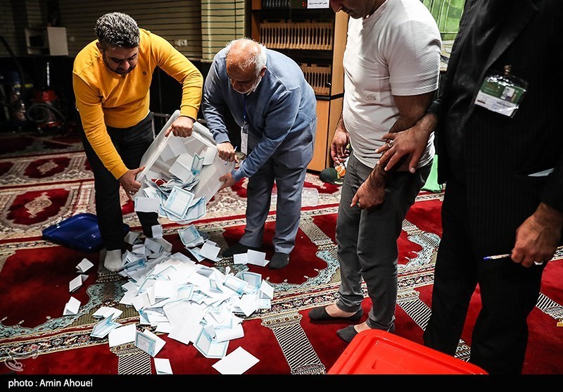 شمارش آرا انتخابات در شعب اخذ رأی تهران- عکس خبری تسنیم